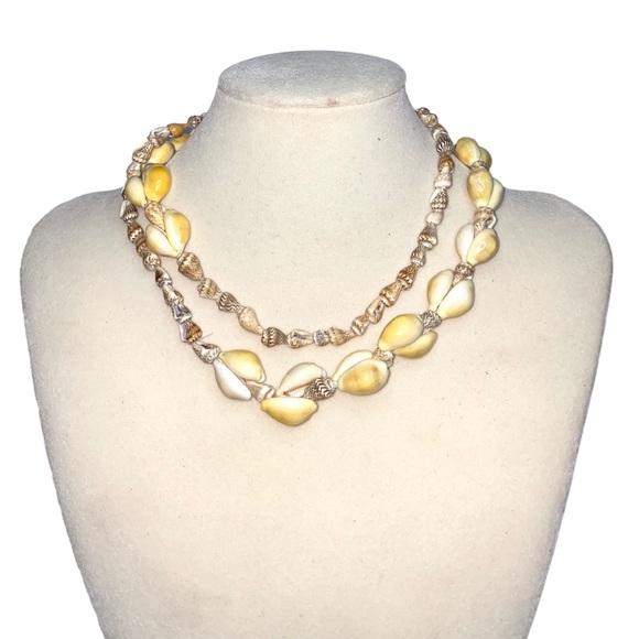 Shell Necklace - Picture 2 of 4